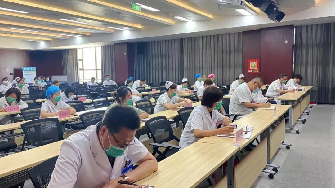 图4-3专题讲座学习现场