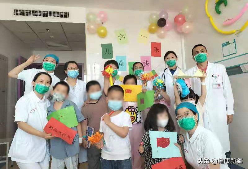 图20收到礼物的孩子们 图20收到礼物的孩子们