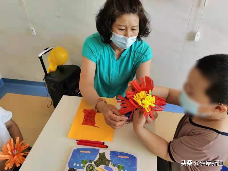 图22共同创作剪纸 图22共同创作剪纸